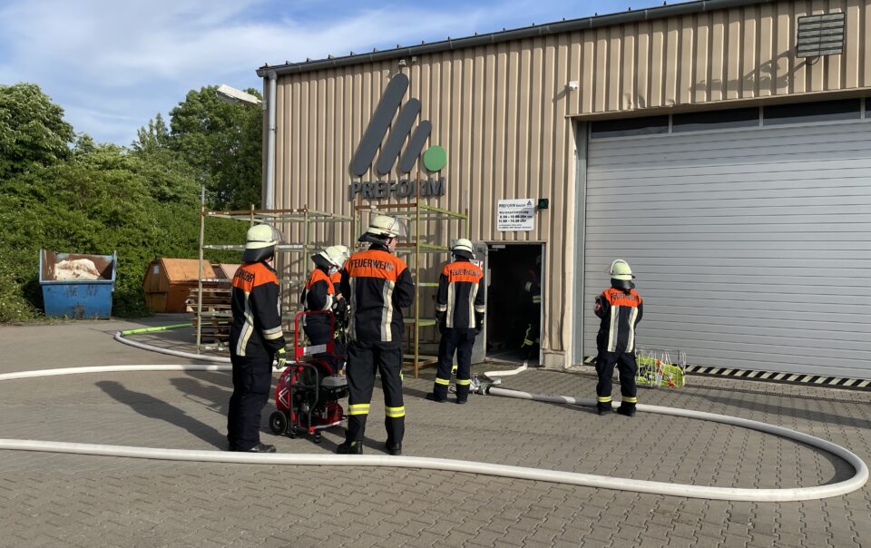 Feuerwehrübung Preform Produktionshalle Feuchtwangen