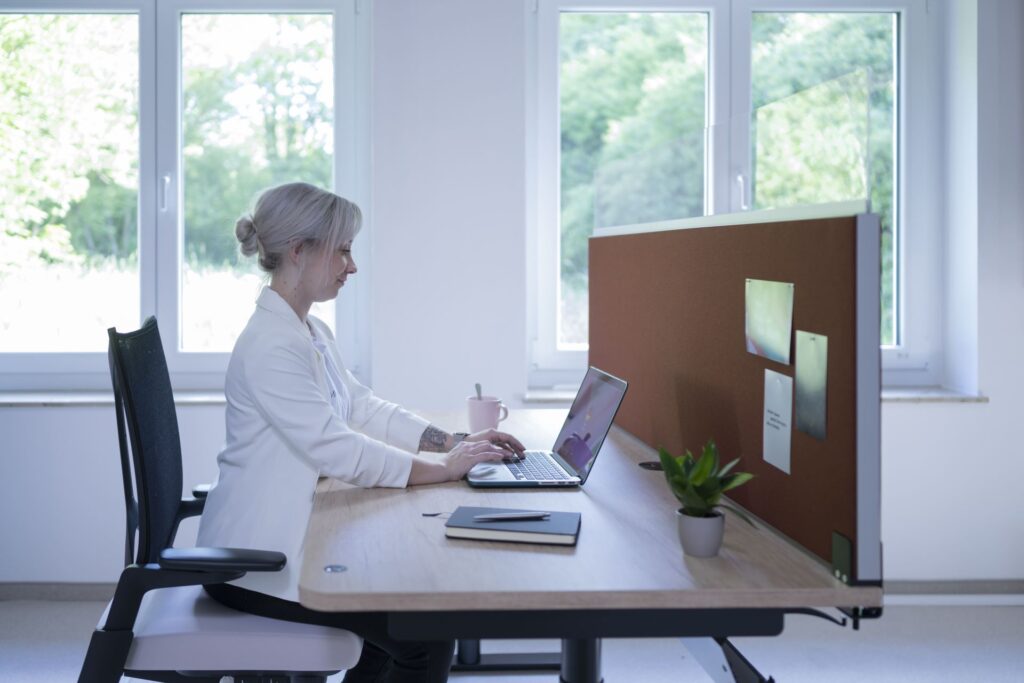 Moderne Schreibtischtrennwand für Schallschutz Büro