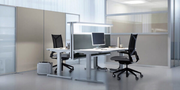 Bildergalerie AWL aufgeräumte Leuchte am Arbeitsplatz