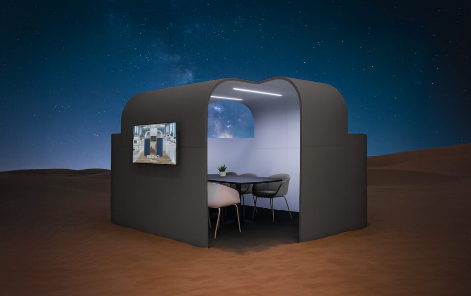 Schwarze Akustik Meetingbox Discreto für Office mit Meetingtisch und Stühlen