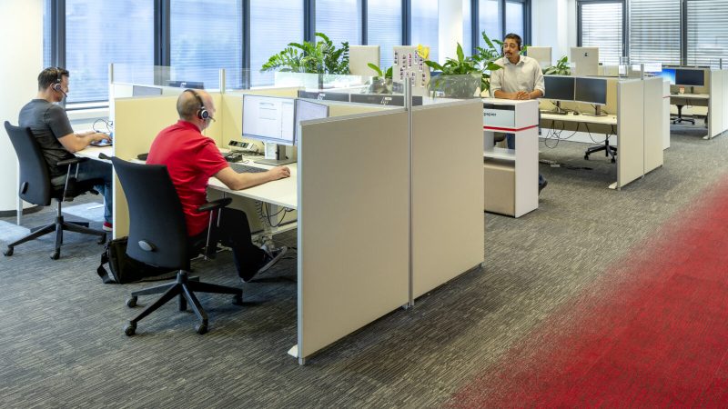 Kundenlösung A1 Telekom Austria mit Schallabsorber und Akustik Stellwand für das Büro