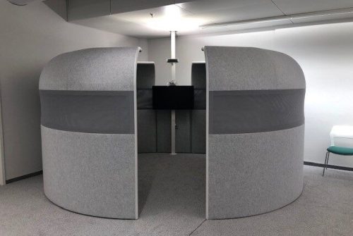 Graue Akustiklösung Iglu als Meetingzone