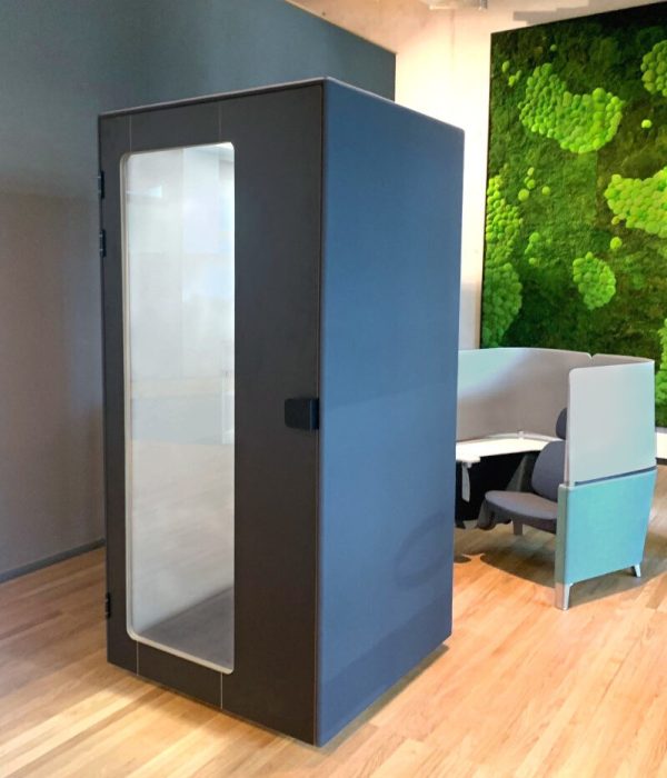 Blaue Telefonbox Büro Preform Pod im Industrial Style
